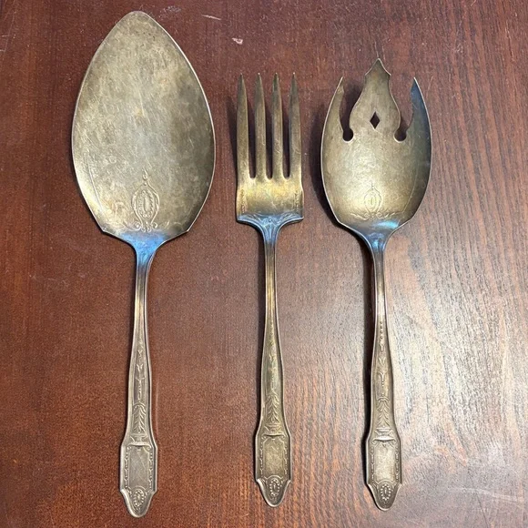 Heirloom Silverplate Serving pieces - Picture 1 of 8